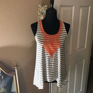 LeSample cute sleeveless tank.